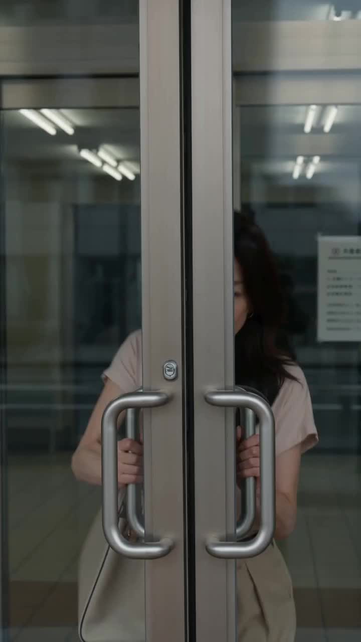 捨てられた妻を迎えに来たのは、世界一の家族でした~離婚した日から始まる、溺愛逆転人生~