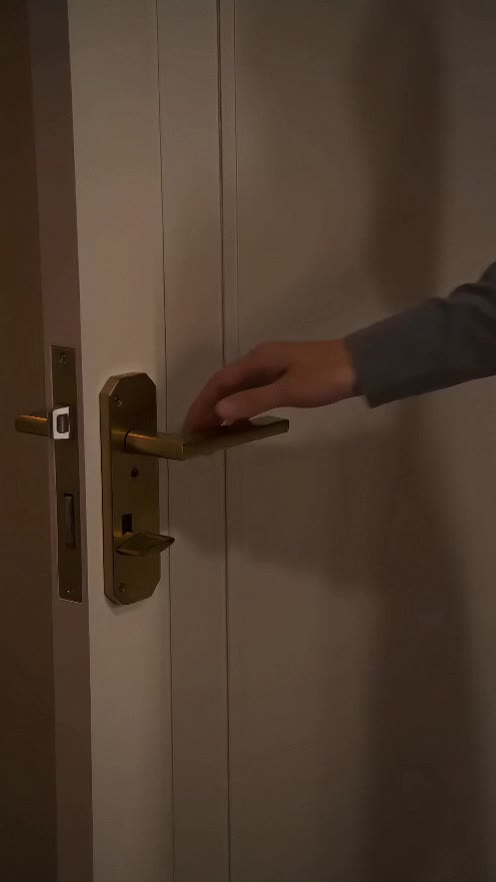 捨てられた妻を迎えに来たのは、世界一の家族でした~離婚した日から始まる、溺愛逆転人生~