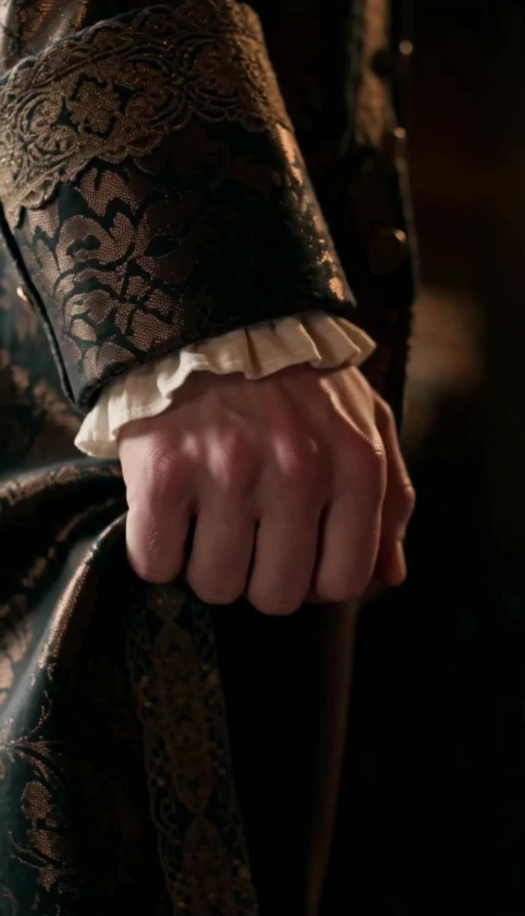She Rejected the Prince for the King