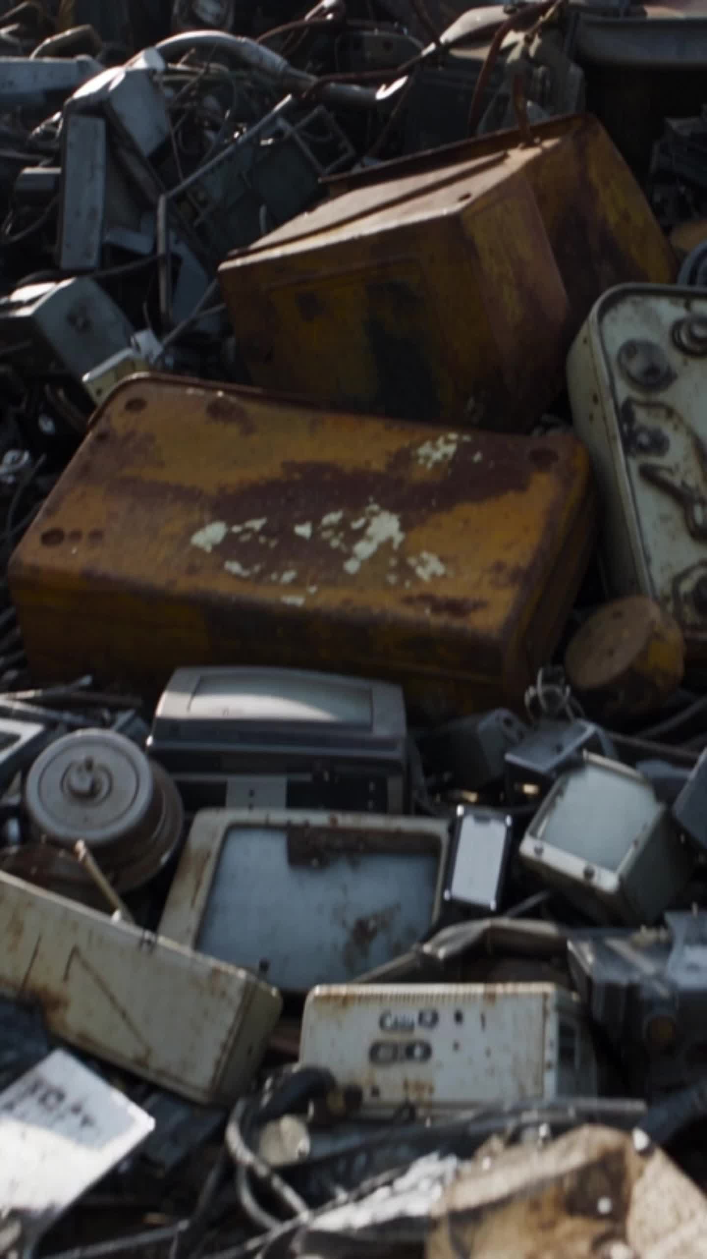 Reborn Scavenger: Escape Junk Planet